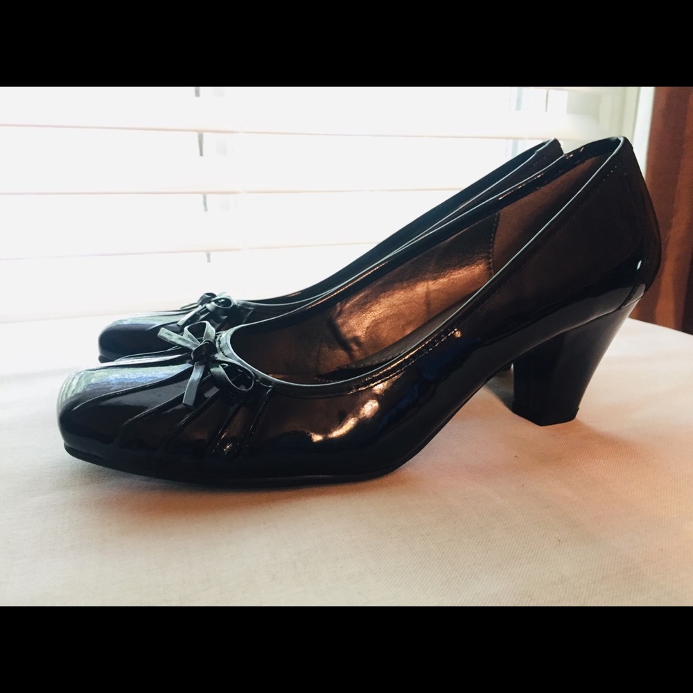 Black Patent Leather Naturalizer Heels